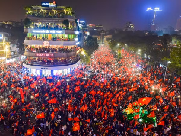 Chúng ta là CĐV, việc của chúng ta là cổ động, hãy nhuộm đỏ Việt Nam vào ngày 15/12 này!