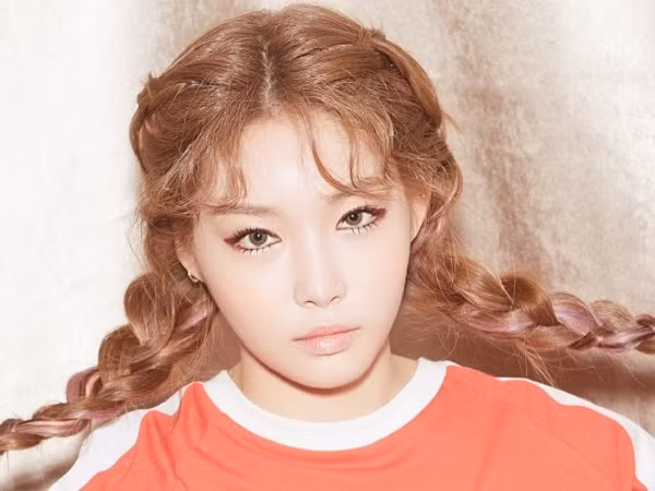 Kim Chungha (I.O.I) bất ngờ tiết lộ màu đại diện và logo vừa đẹp vừa nhiều ý nghĩa
