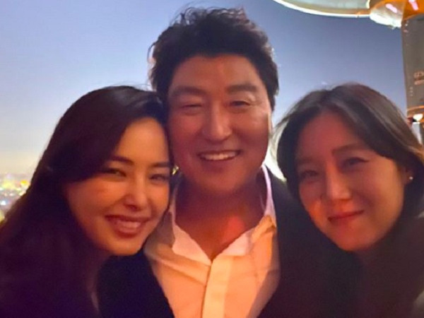 Gong Hyo Jin, Honey Lee bị "ném đá" vì xuất hiện trong bữa tiệc mừng của phim “Parasite” 