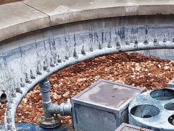 “Bỏ quên” đống tiền xu trị giá hơn 30 triệu đồng, người nghệ sỹ nhận cái kết bất ngờ