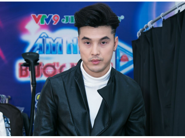 Sau màn tái hợp H.A.T, Ưng Hoàng Phúc thực hiện minishow trên sóng truyền hình