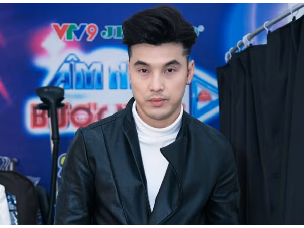 Sau màn tái hợp H.A.T, Ưng Hoàng Phúc thực hiện minishow trên sóng truyền hình