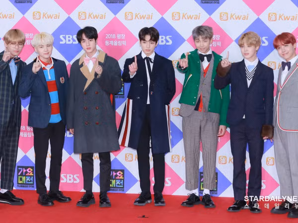 Suga (BTS) có cách trả lời cực thông minh khi bị nghi ngờ hát nhép tại SBS Gayo Daejun 2017