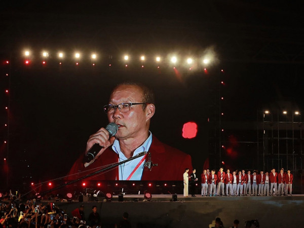 HLV Park Hang Seo trả lời báo Hàn Quốc: "Tôi giao tiếp với học trò bằng trái tim"