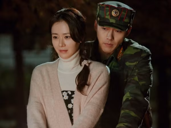 Hyun Bin đáng yêu cỡ này trong “Hạ cánh nơi anh” thì hội chị em chịu sao nổi