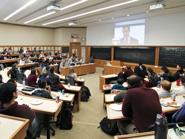 "Ở Harvard, người thầy có vị trí thấp nhất trong lớp học"