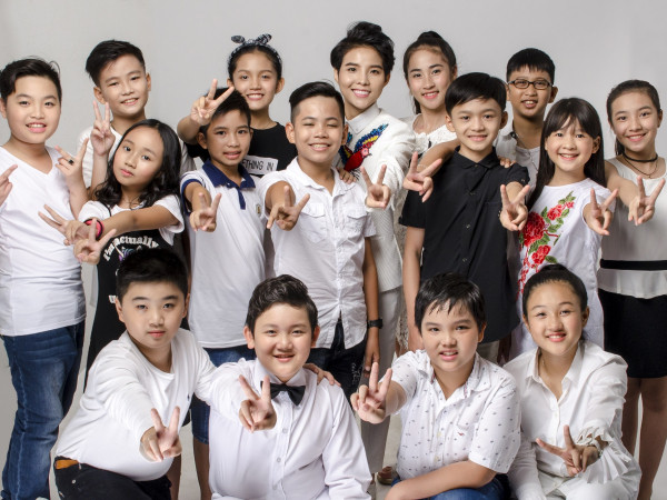 Vũ Cát Tường gây xúc động với liên khúc thiếu nhi hát cùng dàn học trò "The Voice Kids"