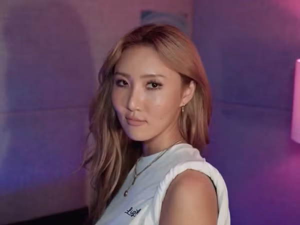 Cãi lại cả giám đốc công ty quản lý, còn ai ngầu hơn Hwasa (Mamamoo) được nữa