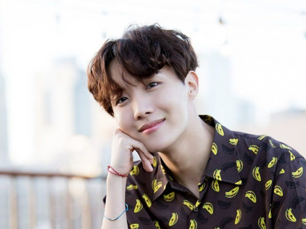 Chuyện giờ mới biết, em gái Seungri là bạn thân lâu năm với J-Hope (BTS)