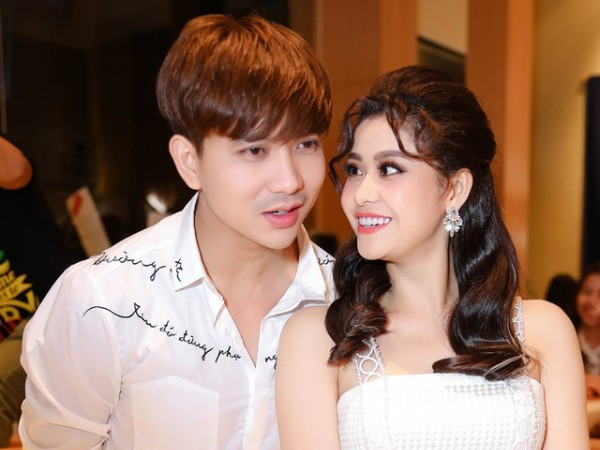 Nam ca sĩ Tim chính thức xác nhận đã ly hôn với Trương Quỳnh Anh