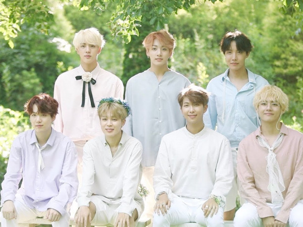 Tính cách thật của idol trong mắt người cùng ngành, BTS và TWICE được khen ngợi