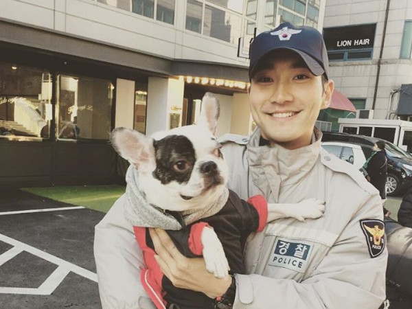 Hóa ra cách đây hai năm, chính Leeteuk (Super Junior) cũng từng bị chó nhà Siwon cắn