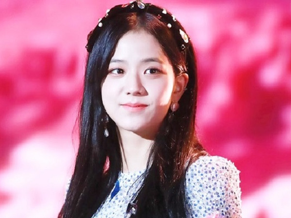 Ai như Jisoo (Black Pink): Là nữ thần sắc đẹp mà toàn dùng mỹ phẩm bình dân