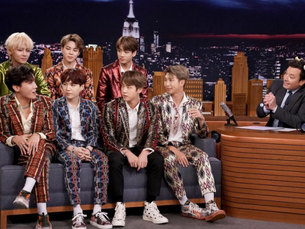 BTS gây sốt khi xuất hiện trên show truyền hình ăn khách hàng đầu nước Mỹ