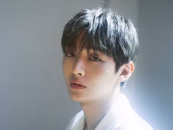 Yoon Ji Sung (Wanna One) thường đến nhà nam diễn viên Lee Yoo Jin là vì...