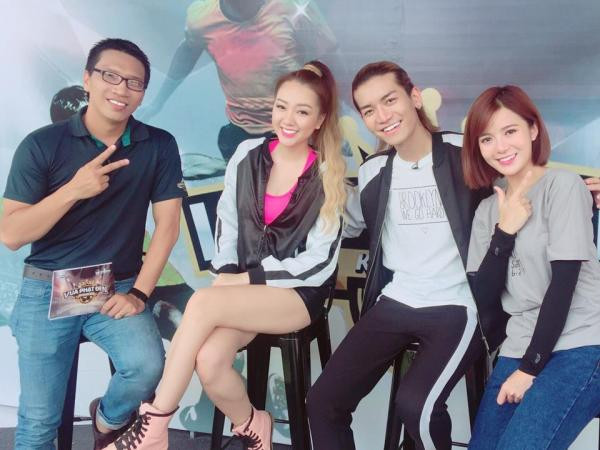 Băng Di lần đầu tiên thử sức làm bình luận viên bóng đá