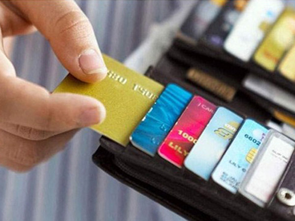 Đừng để "tiền mất tật mang" chỉ vì thói quen cho những thứ này vào ví