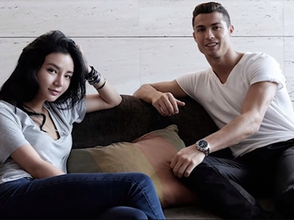 "Rich Kid" Việt mặc đồ tiền triệu, "Rich Kid" thế giới đi dạo bằng trực thăng, kết bạn cùng Ronaldo