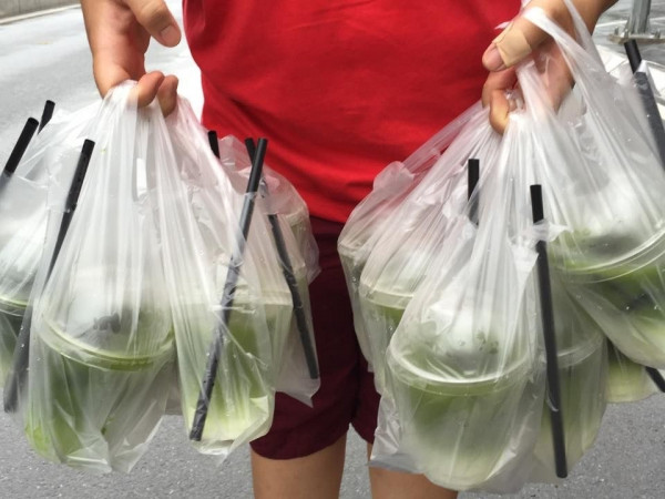 Shipper được "triệu tập" mua 40 ly trà sữa, bất ngờ nhất là lời nhắn của khách