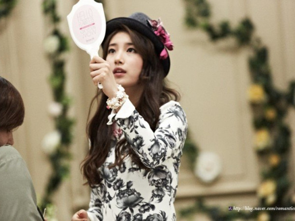 Idol xứ Hàn khi được fan khen xinh đẹp: Người sung sướng vô ngần, người không tin vào sự thực