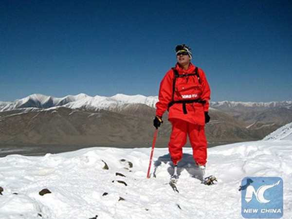 Trung Quốc: Người đàn ông 69 tuổi mất hai chân nhưng vẫn chinh phục được "nóc nhà thế giới"