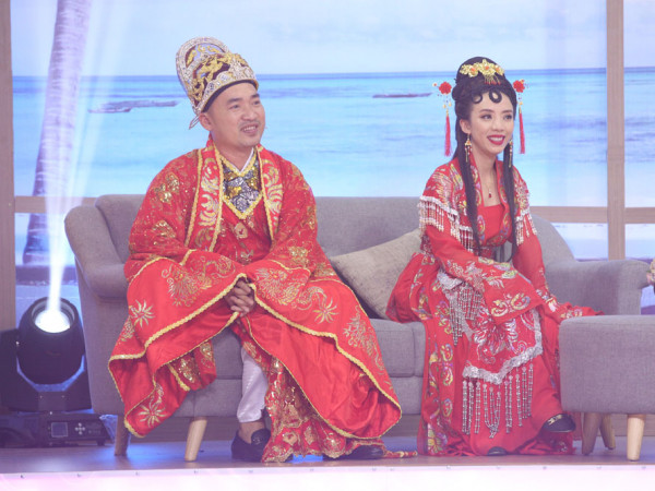 Thu Trang - Tiến Luật, Cát Phượng - Kiều Minh Tuấn hóa quân sư tư vấn tình yêu siêu hài hước