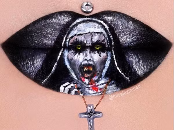 The Nun "chúm chím" trên môi: "Triển lãm nghệ thuật" trên đôi môi