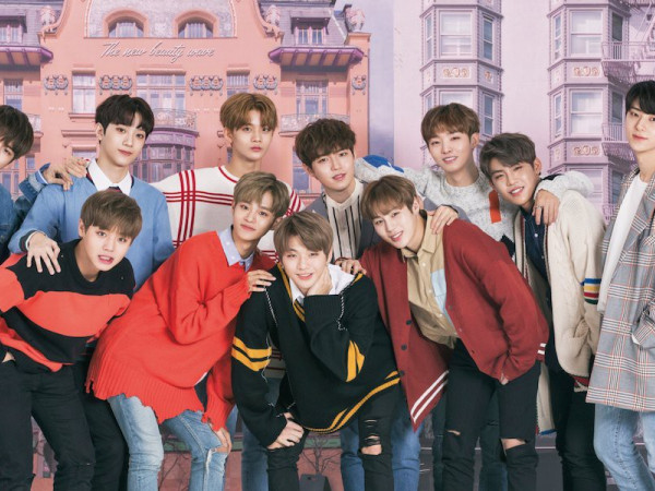 Đắng lòng khi thấy album của Wanna One bị vứt đống ngoài thùng giấy lộn
