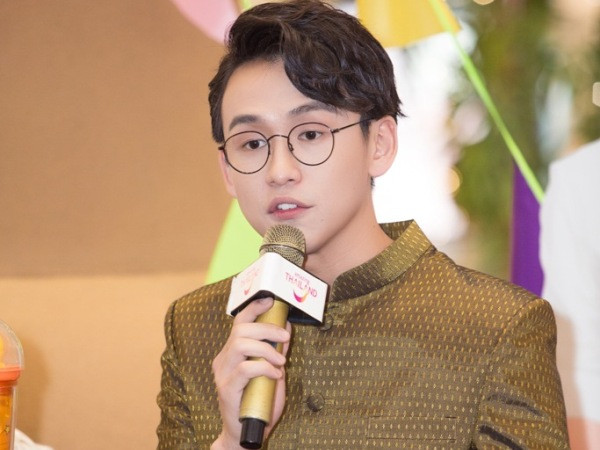 MC Quang Bảo mặc quốc phục Thái Lan, chia sẻ bí kíp du lịch tự túc tại xứ sở Chùa Vàng