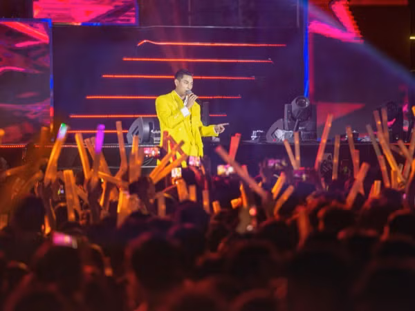 Isaac, Bích Phương, Đen Vâu... mang loạt hit hoà nhịp cùng 40 ngàn sinh viên