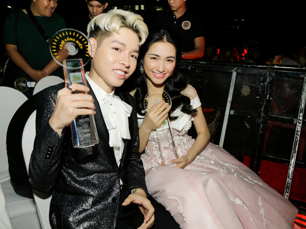 Khởi đầu năm mới, Hòa Minzy nhận giải thưởng "Nữ ca sĩ triển vọng" Làn Sóng Xanh