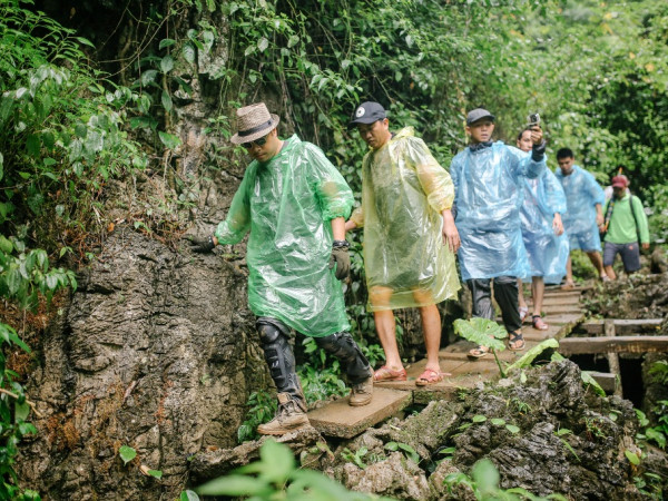 Victor Vũ tiết lộ những khó khăn khi quay tại các hang động hùng vĩ ở Quảng Bình