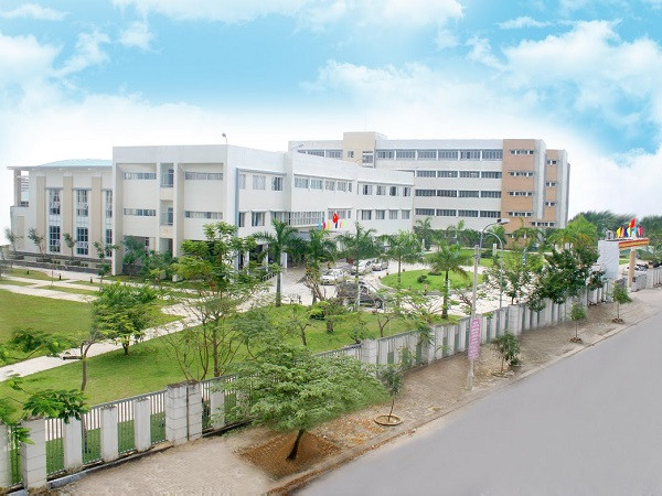 Nam sinh ĐH Ngoại ngữ Đà Nẵng quay lén nữ sinh tắm khi học quân sự, nhà trường nói gì?