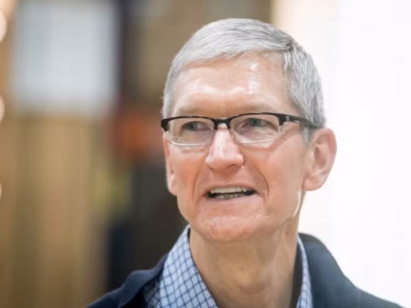 Bị giảm thu nhập, Tim Cook vẫn nhận lương cao hơn gấp hơn 200 lần nhân viên Apple