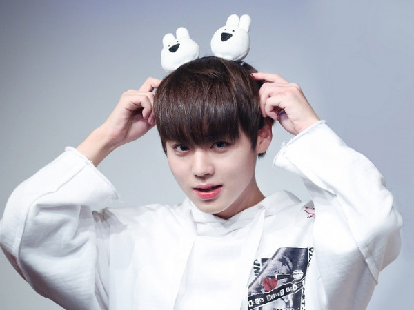 Park Ji Hoon (Wanna One) siêu dễ thương khi viết nhầm tên của chính mình