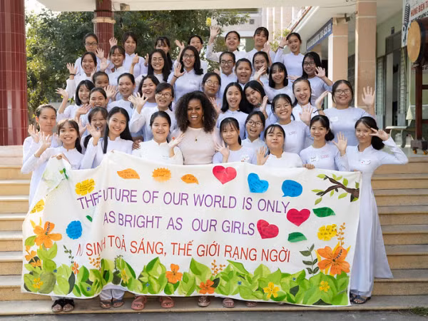 Bà Michelle Obama đến Long An để thảo luận về vấn đề giáo dục cho trẻ em gái