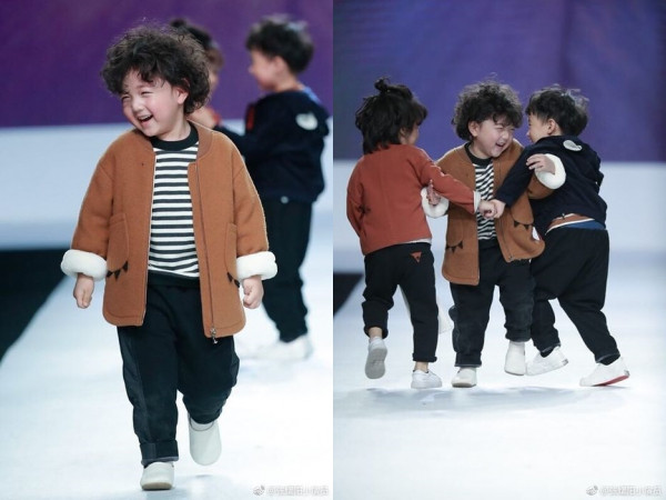 Mẫu nhí tóc xù bất ngờ nổi tiếng sau cú “vồ ếch” cực đáng yêu trên sàn catwalk