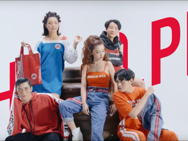 Những trang phục phá cách mang hình ảnh Choco.Pie, pha lột xác ngoạn mục của chiếc bánh quốc dân