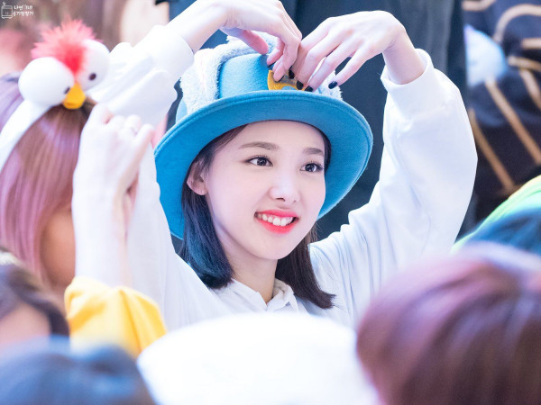 Bật mí món quà tặng "thần thánh", có mãnh lực khiến các thần tượng K-Pop không thể từ chối bạn