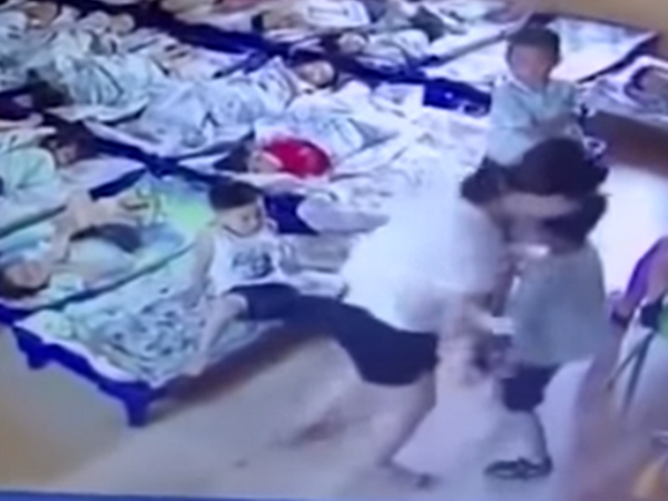 Giáo viên mầm non đâm trẻ bằng kẹp giấy vì không ngủ trưa