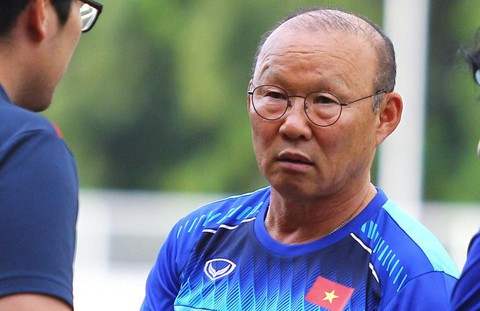 Đội tuyển U22 Việt Nam thận trọng với những tòa nhà cao tầng gần sân tập