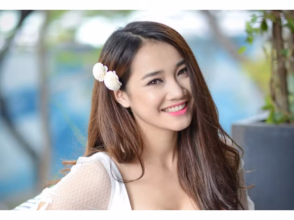 Nhã Phương: Từ "hot girl bánh tráng" đến viên ngọc sáng của điện ảnh Việt