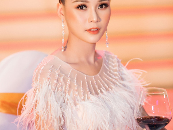 Sam lộng lẫy như công chúa dự sự kiện 