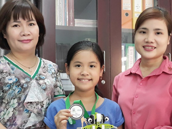 Cô bé lớp 5 nhận học bổng du học Mỹ từ trò chơi lego