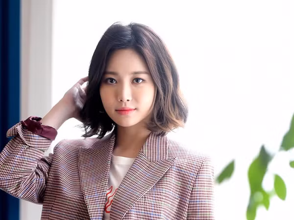 Yura (Girl’s Day) bất ngờ trở thành cô MC xinh đẹp hơn cả các thí sinh hoa hậu