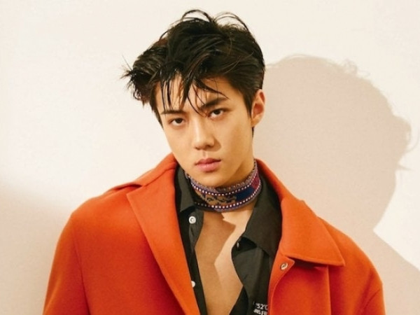 Khi Sehun (EXO) làm nhân viên của tiệm cà phê, thì quán cháy hàng là cái chắc