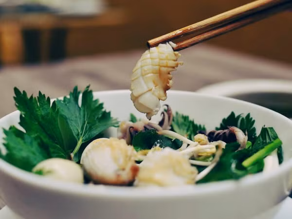 Hội mê món sợi ở Hà Nội giờ có thêm cả hủ tiểu mực để đổi vị này