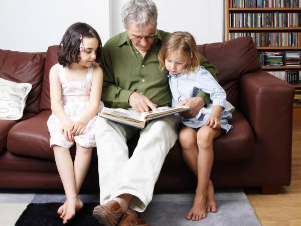 Gia đình ly kỳ truyện: Sống trong "viện dưỡng lão"