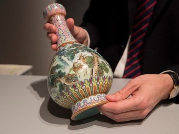 Pháp: Chiếc bình bị ghét bỏ bất ngờ có giá hàng tỉ đồng