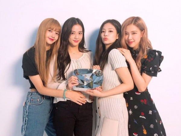 Giữa thời điểm khó khăn, Black Pink vẫn viết nên “chuyện thần tiên ở xứ sở Youtube”